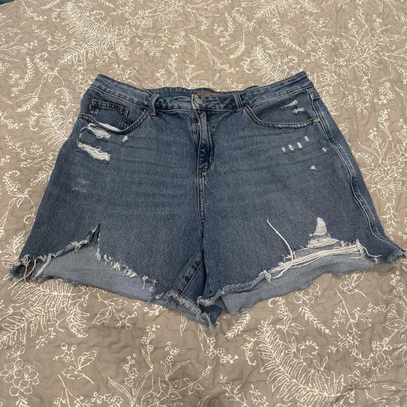 Judy Blue Pants - Judy Blue Shorts Womens 2XL Distressed Frayed Hem Bermuda Denim Blue